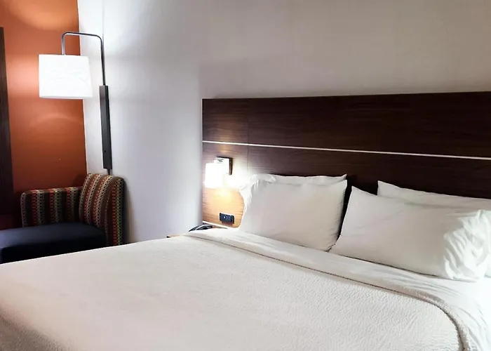 Express & Chicago South By Ihg Hotel
