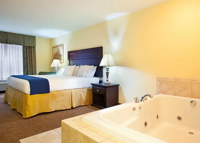 Express & Chicago South By Ihg Hotel Lansing