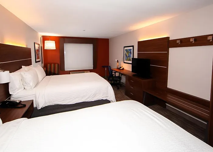 Express & Chicago South By Ihg 2* Lansing
