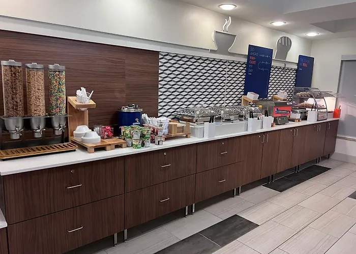 Hotel Express & Chicago South By Ihg Lansing