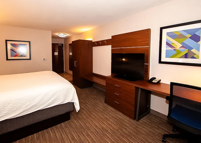 Express & Chicago South By Ihg 2* Lansing