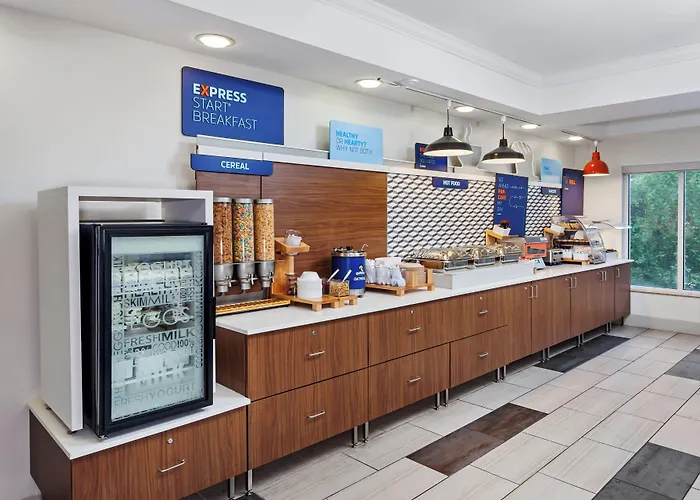 Express & Chicago South By Ihg Lansing